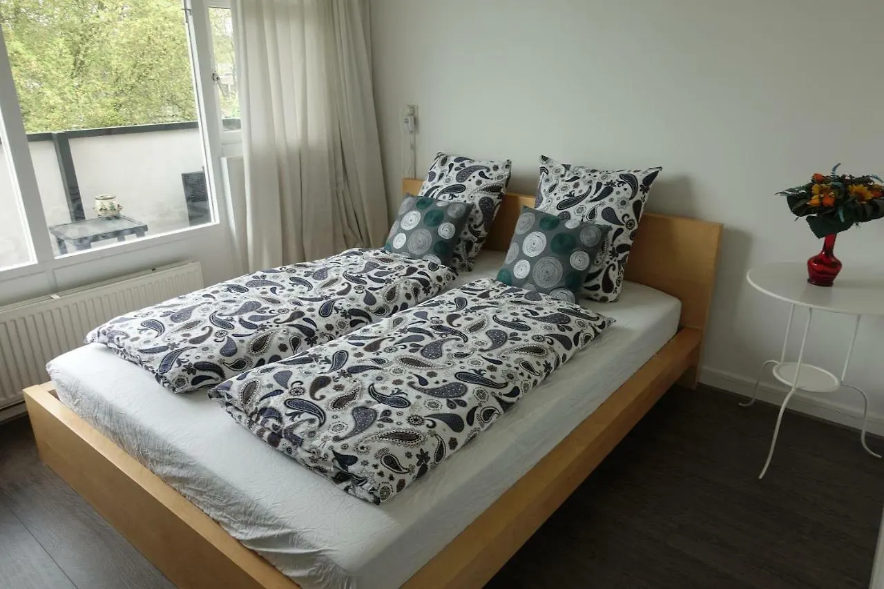 B&B At Maria\'S Gaasperplas contacts